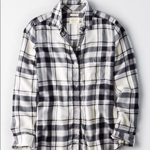 AE PLAID BOYFRIEND BUTTON UP SHIRT